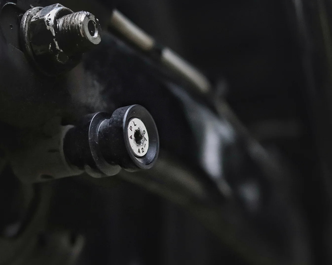 Royal Enfield Interceptor / Continental GT 650 Swingarm Spools